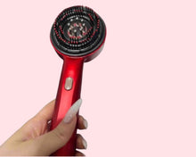 Cargar imagen en el visor de la galería, Peine eléctrico con masajeador y aplicador de aceite.